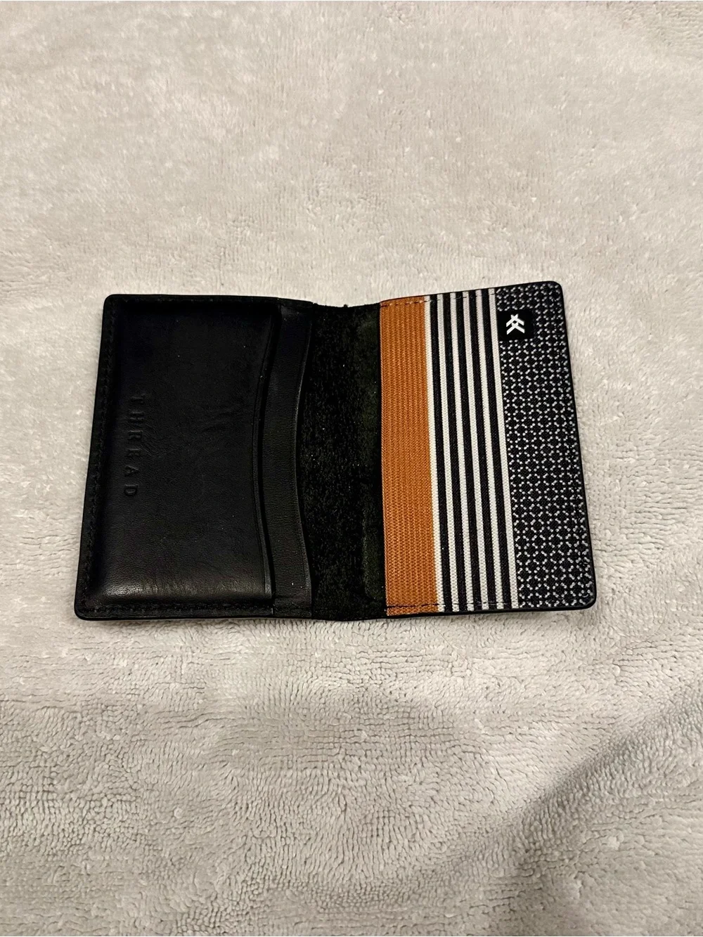 Thread Wallets compact black